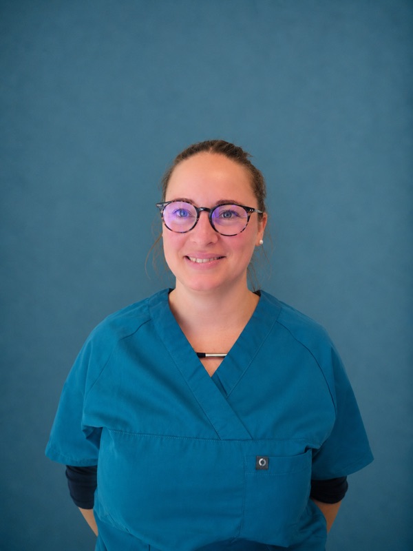 Virginie, auxiliaire spécialisée vétérinaire (ASV) à la clinique Sancéa Vet, Saint-Julien-les-Villas près de Troyes